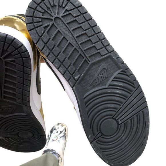 DEADSTOCK 2020 Nike Air Jordan 1 Mid SE 'Metallic Gold' Size 11 - Picture 16 of 16